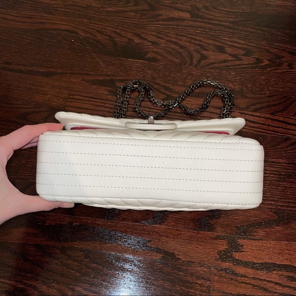 Chanel style, chevron quilted white leather flap bag with unique chain - Picture 9 of 10